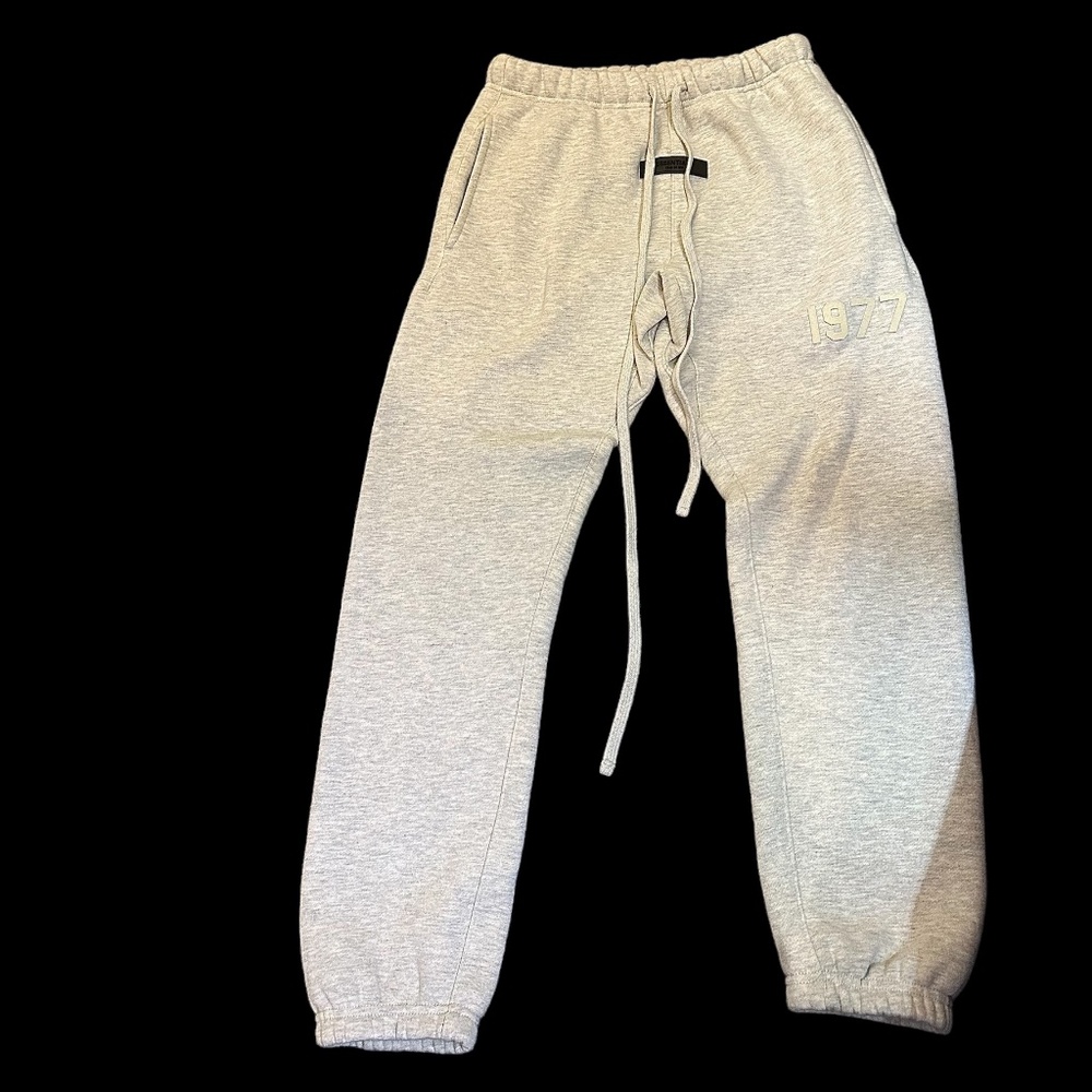 Fear of God Essentials Sweatpants in the color  'Lightweight Oatmeal
